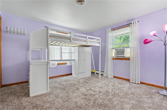 8524 Sleepy Hollow Drive NE, Warren, OH 44484