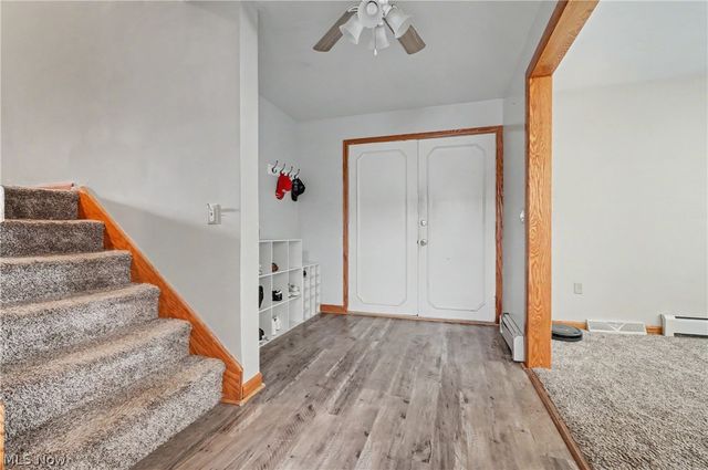 8524 Sleepy Hollow Drive NE, Warren, OH 44484