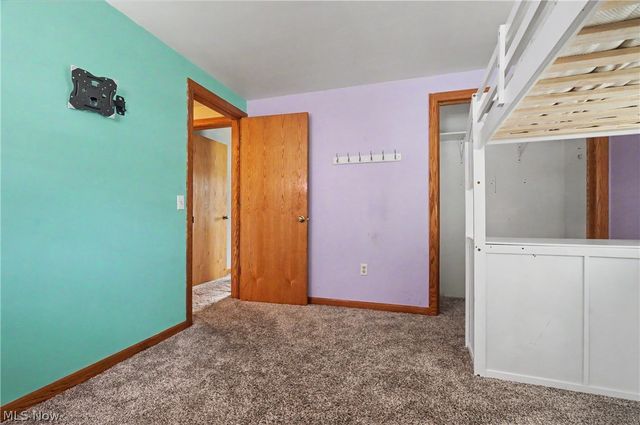 8524 Sleepy Hollow Drive NE, Warren, OH 44484