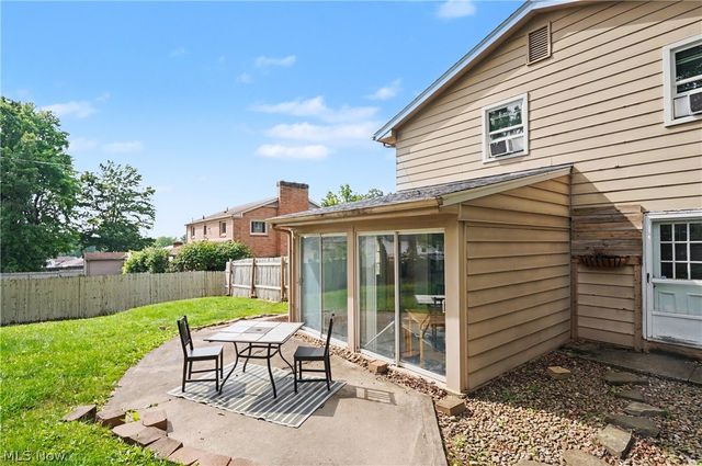 8524 Sleepy Hollow Drive NE, Warren, OH 44484