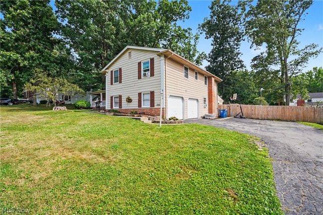 8524 Sleepy Hollow Drive NE, Warren, OH 44484