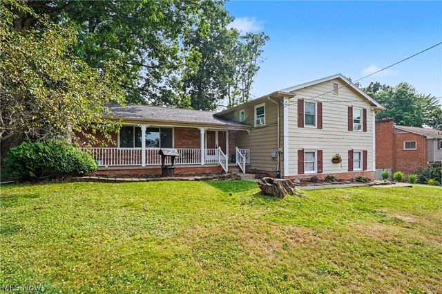 8524 Sleepy Hollow Drive NE, Warren, OH 44484