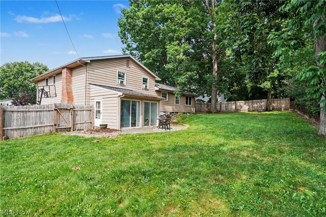 8524 Sleepy Hollow Drive NE, Warren, OH 44484