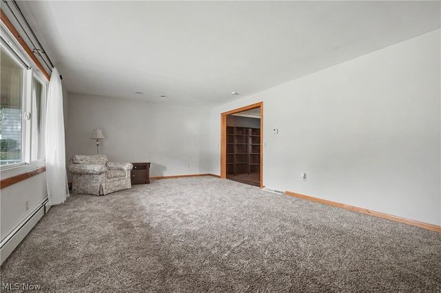 8524 Sleepy Hollow Drive NE, Warren, OH 44484