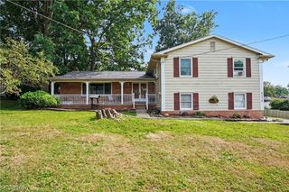 8524 Sleepy Hollow Drive NE, Warren, OH 44484