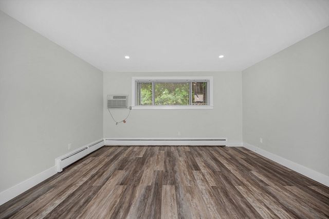 9 Longwood Dr 1, Andover, MA 01810