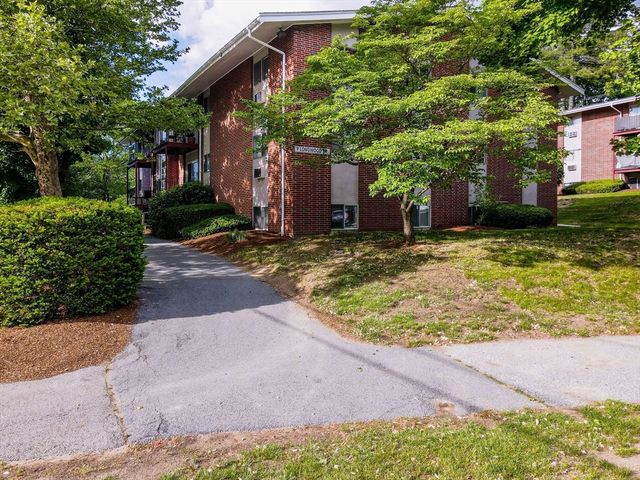 9 Longwood Dr 1, Andover, MA 01810