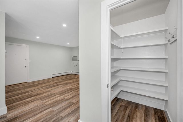 9 Longwood Dr 1, Andover, MA 01810