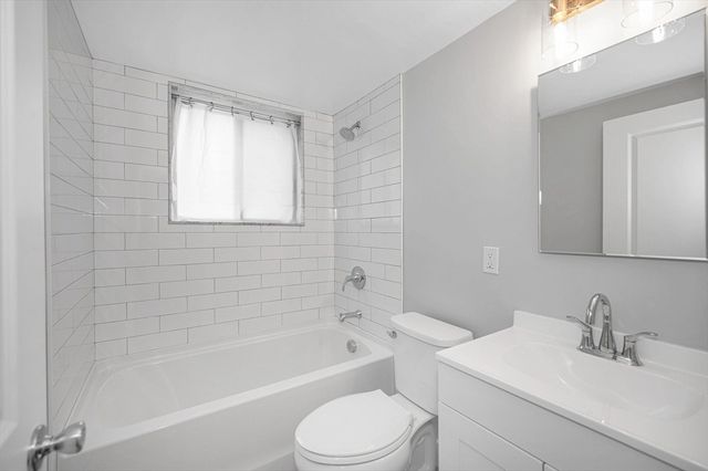 9 Longwood Dr 1, Andover, MA 01810