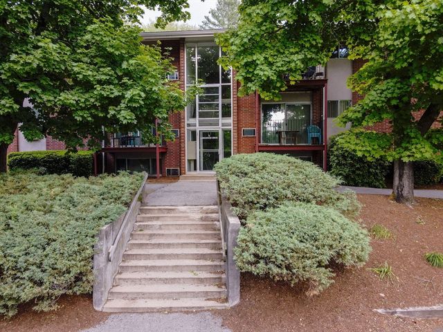 9 Longwood Dr 1, Andover, MA 01810
