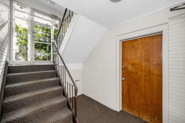 9 Longwood Dr 1, Andover, MA 01810