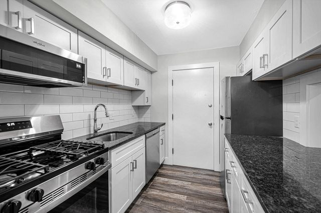9 Longwood Dr 1, Andover, MA 01810