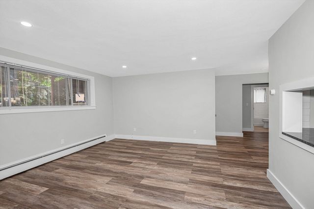 9 Longwood Dr 1, Andover, MA 01810