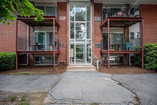 9 Longwood Dr 1, Andover, MA 01810
