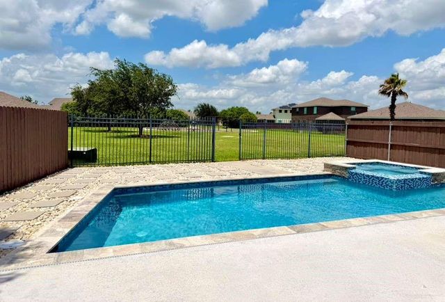 5260 Lost Creek Lane, Mcallen, TX 78504
