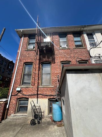 1040 WILLMOHR Street, New York City, NY 11212
