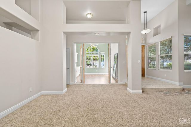 10904 Rockridge Way, Bakersfield, CA 93311