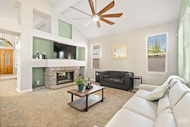 10904 Rockridge Way, Bakersfield, CA 93311