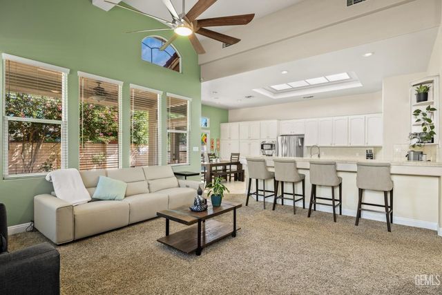 10904 Rockridge Way, Bakersfield, CA 93311