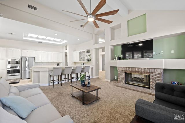 10904 Rockridge Way, Bakersfield, CA 93311