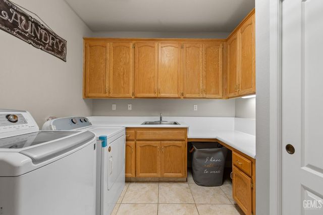 10904 Rockridge Way, Bakersfield, CA 93311