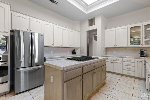 10904 Rockridge Way, Bakersfield, CA 93311