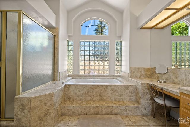 10904 Rockridge Way, Bakersfield, CA 93311