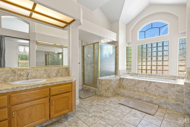 10904 Rockridge Way, Bakersfield, CA 93311