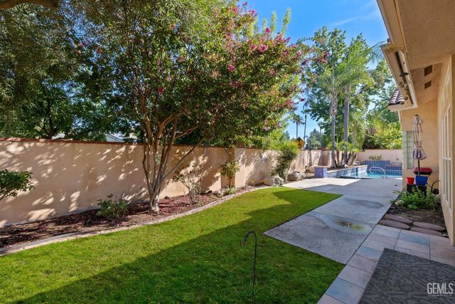 10904 Rockridge Way, Bakersfield, CA 93311