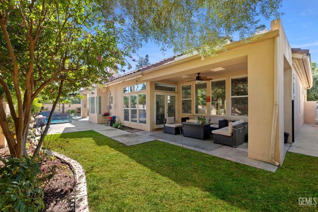 10904 Rockridge Way, Bakersfield, CA 93311