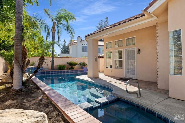 10904 Rockridge Way, Bakersfield, CA 93311