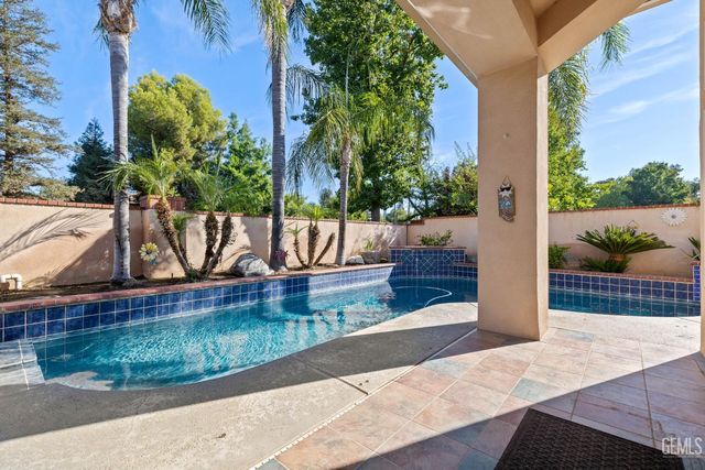 10904 Rockridge Way, Bakersfield, CA 93311