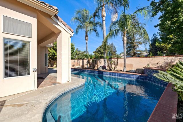 10904 Rockridge Way, Bakersfield, CA 93311