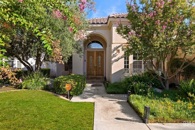 10904 Rockridge Way, Bakersfield, CA 93311