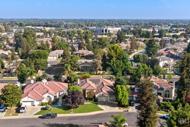 10904 Rockridge Way, Bakersfield, CA 93311