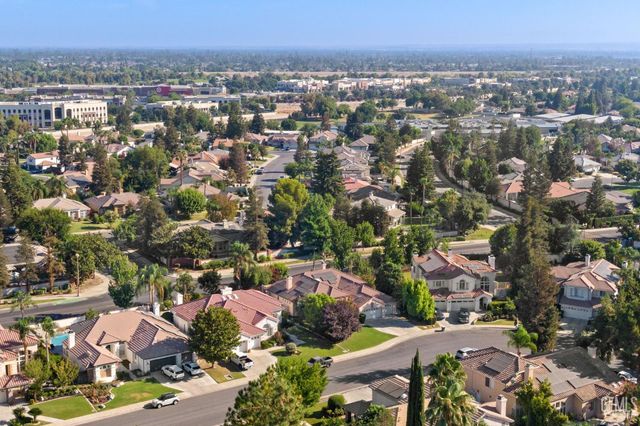 10904 Rockridge Way, Bakersfield, CA 93311