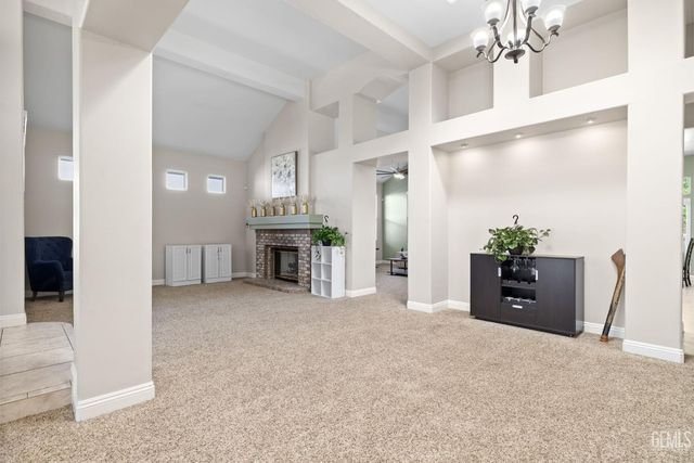 10904 Rockridge Way, Bakersfield, CA 93311