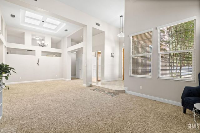 10904 Rockridge Way, Bakersfield, CA 93311