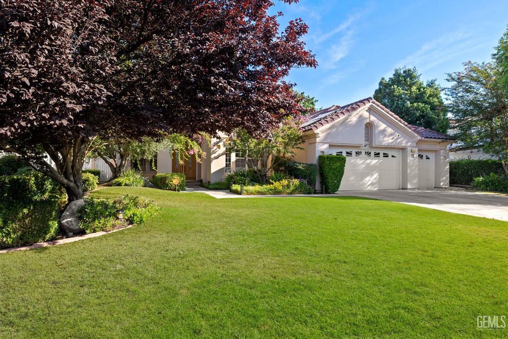 10904 Rockridge Way, Bakersfield, CA 93311