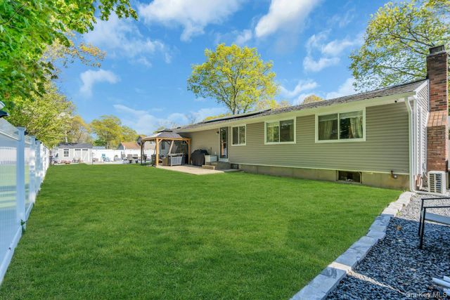 31 Peak Street, Ronkonkoma, NY 11779