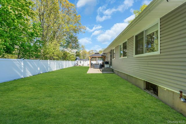 31 Peak Street, Ronkonkoma, NY 11779