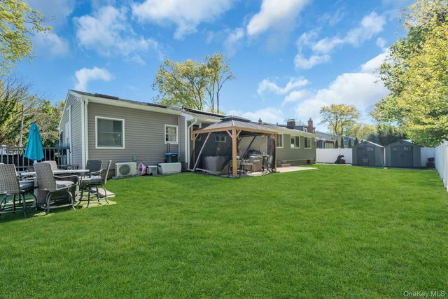 31 Peak Street, Ronkonkoma, NY 11779