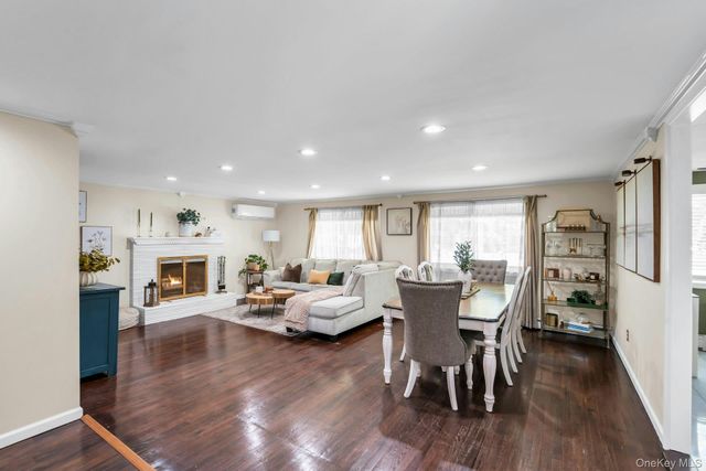31 Peak Street, Ronkonkoma, NY 11779