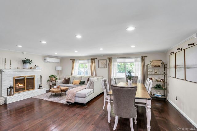 31 Peak Street, Ronkonkoma, NY 11779
