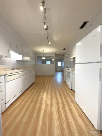 2354 Shoal Creek Dr, Pensacola, FL 32514