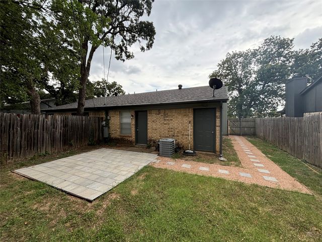 739 Woodland Court, Kennedale, TX 76060