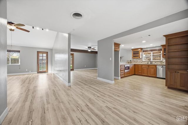 7100 Tioga Court, Bakersfield, CA 93309