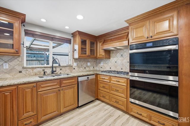 7100 Tioga Court, Bakersfield, CA 93309