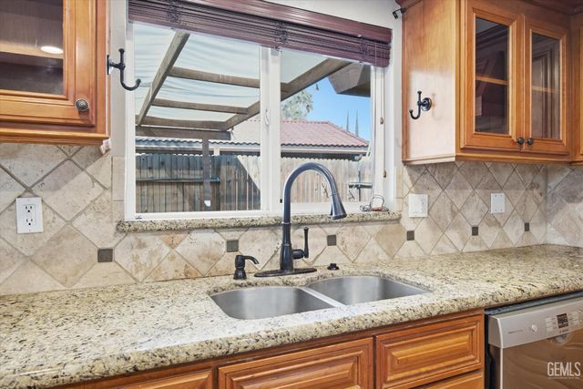 7100 Tioga Court, Bakersfield, CA 93309