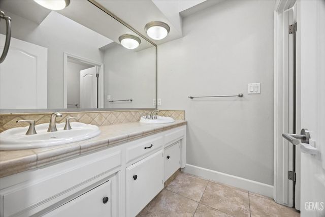 7100 Tioga Court, Bakersfield, CA 93309